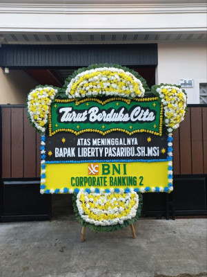 Papan Bunga Duka di Seberang