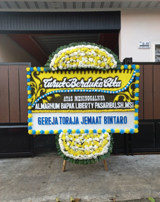 Papan Bunga Duka di Seberang