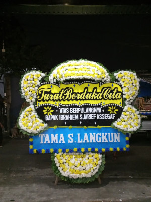 Papan Bunga Duka di Seberang